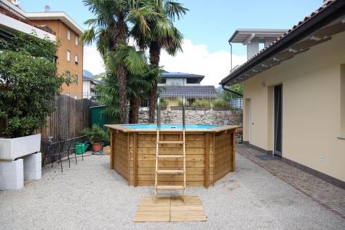 a wooden island in a backyard with a table at Villa Carmen in Arco