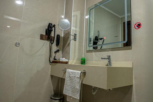 Ein Badezimmer in der Unterkunft Sofia Hotel