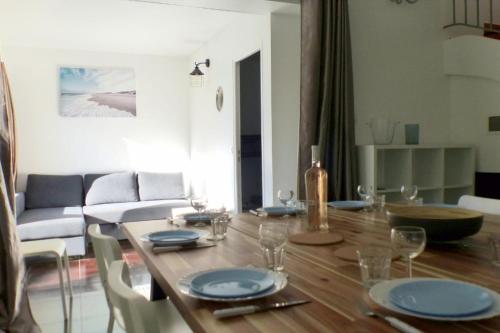 Haven of peace with pool facing the sea