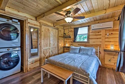 a bedroom with a bed and a washer and dryer at Mammoth Cave Cabin Rentals 7 in Cub Run