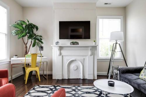 a living room with a couch and a fireplace at Modern, Convenient Gem: Urban Retreat 'n Richmond in Richmond