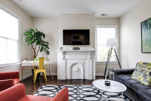 a living room with a couch and a fireplace at Modern, Convenient Gem: Urban Retreat 'n Richmond in Richmond