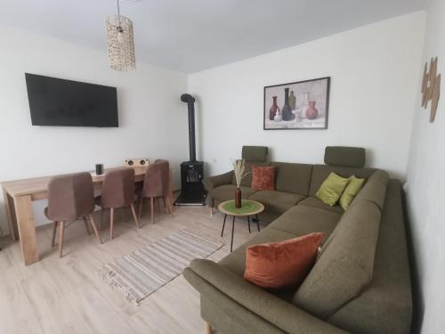 a living room with a couch and a table at Villa Vin Santo in Vinarovo