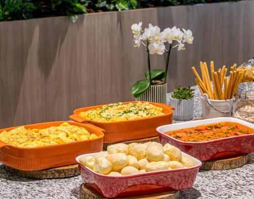 Makanan di atau berdekatan hotel