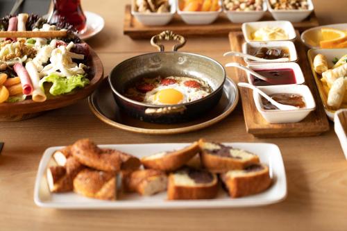 a table with a plate of food with eggs and bread at Hu of Cappadocia - Special Class in Uchisar