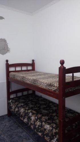 a couple of bunk beds in a room at Casa Mongagua in Mongaguá