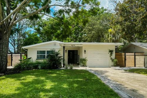 Gallery image of Five Minutes to the Beach! Pet Friendly in Redington Shores