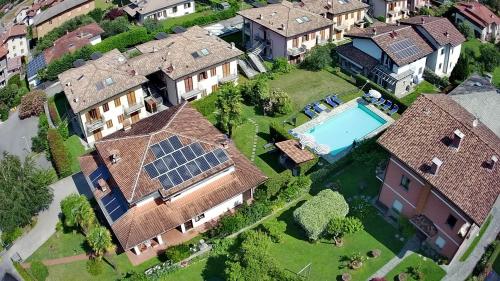 an aerial view of a house with a swimming pool at Villa Quattro Stagioni in Colico