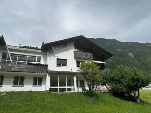 Beautiful apartment in Gortipohl with garden