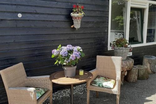 a table and chairs with flowers on a patio at La Luna - Danny in Heerhugowaard