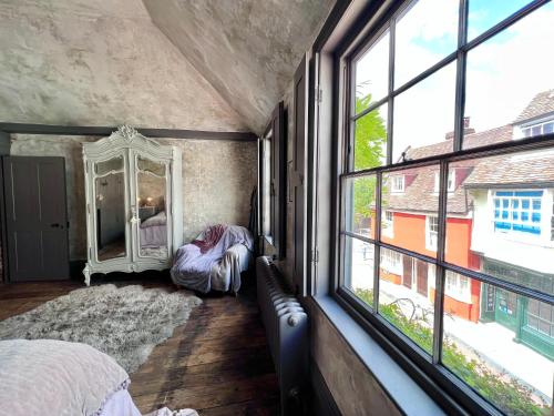 Gallery image of Seasoned Grandeur Home in Faversham