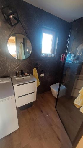a bathroom with a sink and a mirror at Domek z widokiem in Międzybrodzie Bialskie