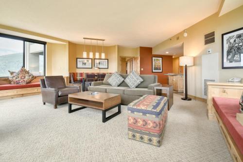 Grand Summit Lodge by Park City - Canyons Villageにあるシーティングエリア