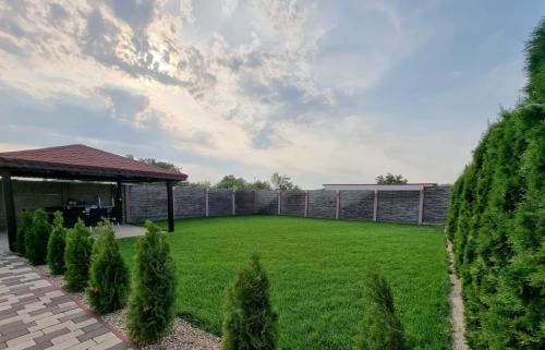 a large lawn with a pavilion in a yard at Parnica Home in Dudeştii Noi
