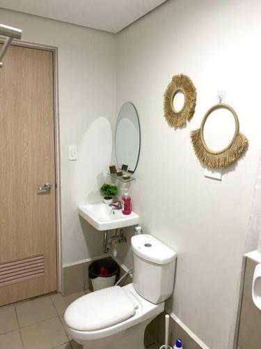 Ein Badezimmer in der Unterkunft Bulacan Staycation by Mags@ SMDC Cheer Residences