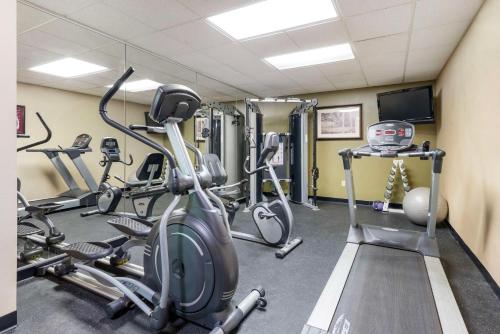 a gym with treadmills and elliptical machines at Best Western Plus Eau Claire Conference Center in Eau Claire
