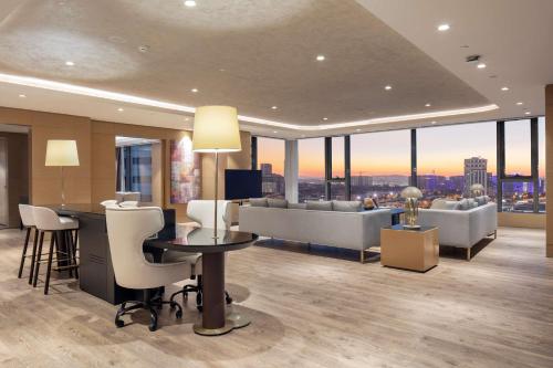 Χώρος καθιστικού στο Hilton Istanbul Bakirkoy