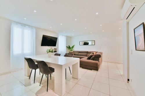 Grand appartement- Le Port A/C