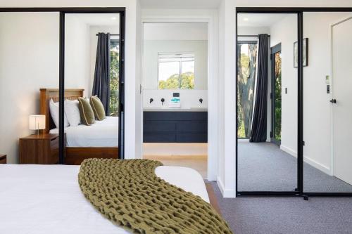 Katil atau katil-katil dalam bilik di Beach Meets Bush at Expansive Treetop Oasis