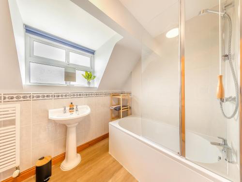 a bathroom with a sink and a tub and a shower at Cysgod Y Capel in Cerrigydrudion