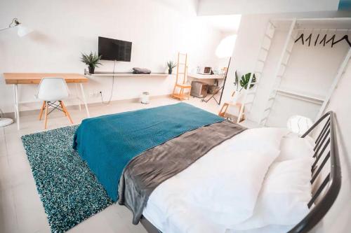 Postel nebo postele na pokoji v ubytování 1 Bed Studio in Beverly Dago Apartment