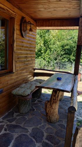 a wooden picnic table and bench in a cabin at Chalets du BF in Sighişoara