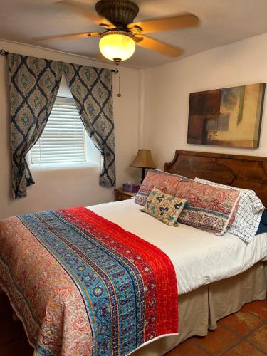 Voodi või voodid majutusasutuse Casas de Guadalupe - Sante Fe Vacation Rentals toas
