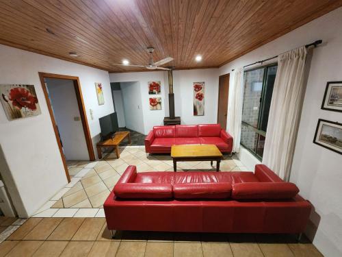 Ruang duduk di Amaroo Rainbow Shores