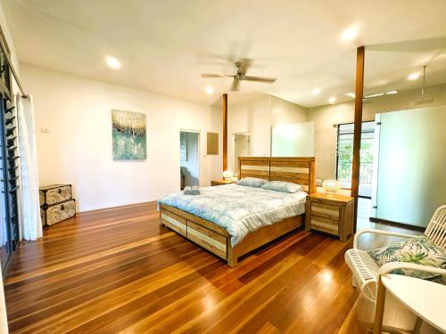 Katil atau katil-katil dalam bilik di Golden Sands Retreat Beach House