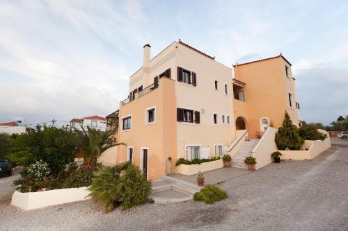 Gallery image of Berdoussis Hotel in Elafonisos