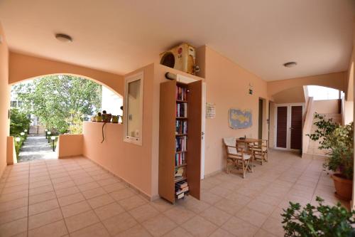 Perpustakaan di apartmen