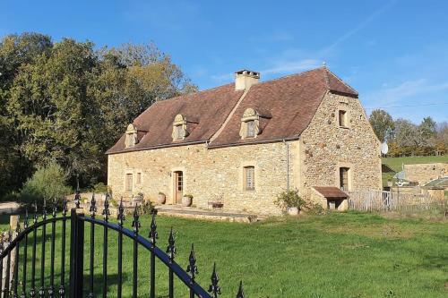 Villa spacieuse avec piscine chauffée, à coté de Sarlat