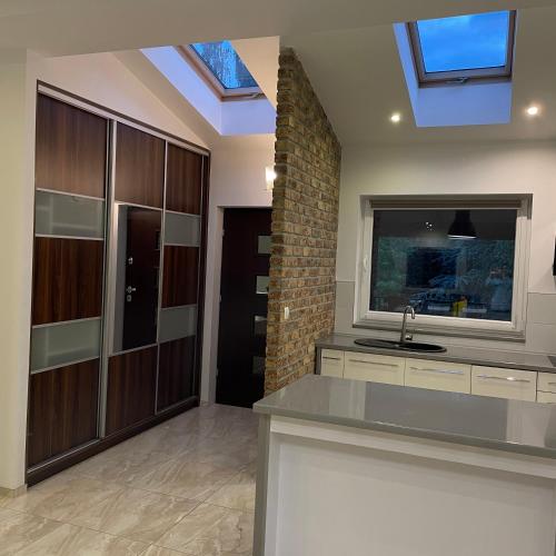 Η κουζίνα ή μικρή κουζίνα στο Przestronny Apartament