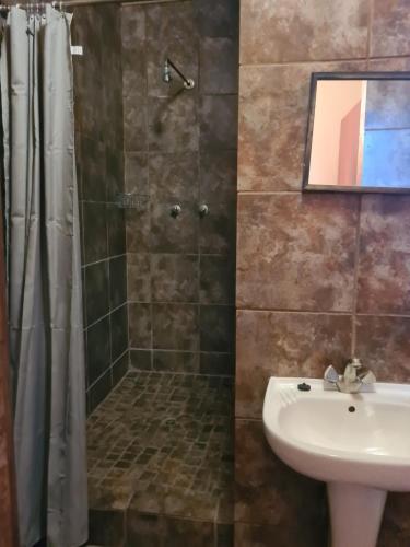 Koupelna v ubytování Kalahari Rockface Guesthouse