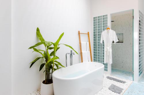 Bilik mandi di The Elements Boutique House