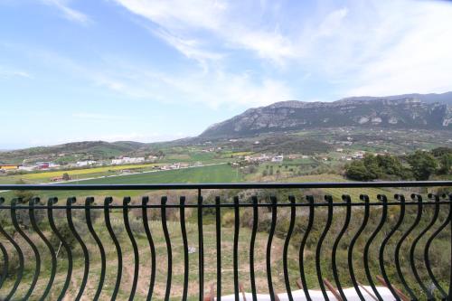 a view of a vineyard from behind a fence at Villa Giulia - Cilento - Giungano in Giungano