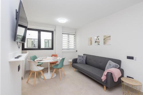 2BR New Pretty Home next to Las Canteras Beach