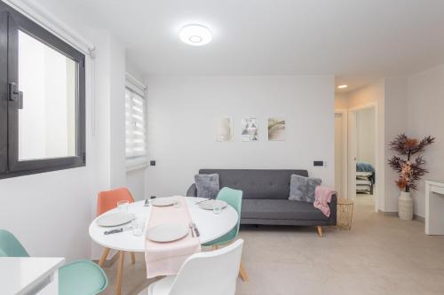 2BR New Pretty Home next to Las Canteras Beach