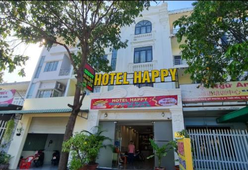 a building with a hotel happy happy sign on it at Happy 2 Hotel Bình Dương in Bến Cát