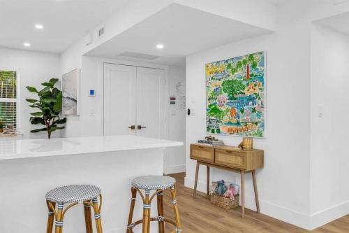 Φωτογραφία από το άλμπουμ του Lux Beachside 2nd Floor Condo 3 Steps to the Beach! σε Juno Beach