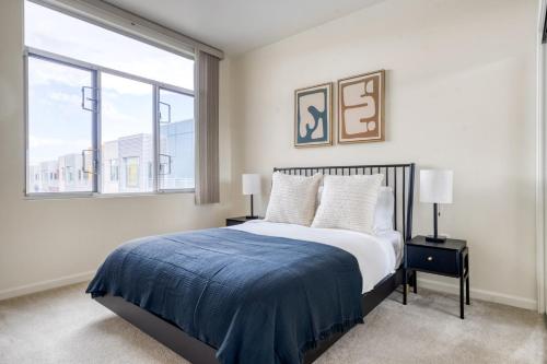 a bedroom with a bed with a blue blanket at Palo Alto 2BR w WD Pool Spa nr Pinterest SFO-942 in Palo Alto