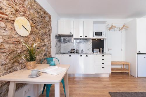Classic Lisbon Homes: Bright & Central in Belém