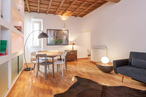 Eclectica Living by Navona Square
