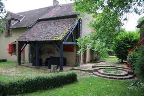 a house with a gazebo in the yard at BINDOUX in Les Lavis