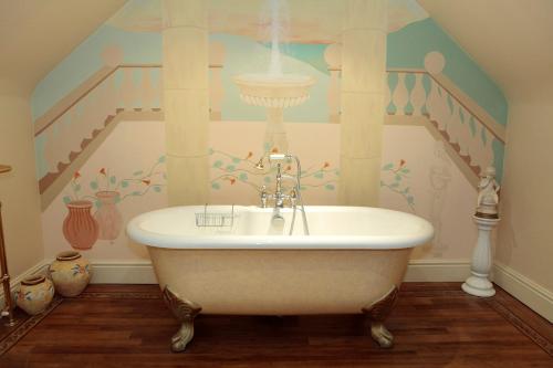 A bathroom at Plas Y Dderwen Bed and Breakfast