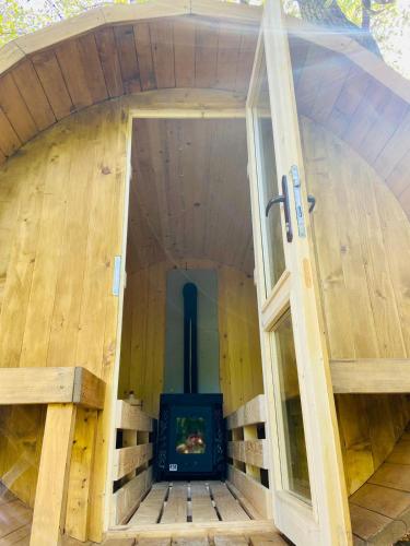Φωτογραφία από το άλμπουμ του BATS CAVE HUT - Transylvania - Hot-Tub - Sauna σε Sub Piatra