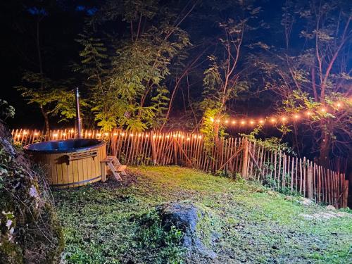 Κήπος έξω από το BATS CAVE HUT - Transylvania - Hot-Tub - Sauna