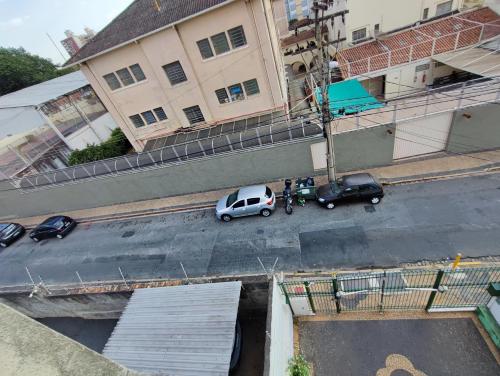 an overhead view of a parking lot with cars and a van at Canto do Bosque Home office in Campinas