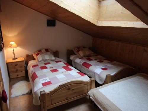 a bedroom with two beds in a attic at Appartement Villard-sur-Doron, 5 pièces, 10 personnes - FR-1-594-226 in Villard-sur-Doron