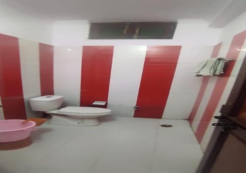 Bilik mandi di Hotel Jwalpa Palace Uttarakhand